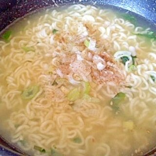 大根の葉とにんにく入り塩ラーメン